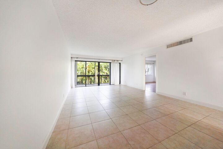 Property Photo: 3050 Presidential Way 205 FL 33401