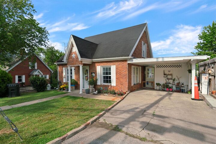 Property Photo:  703 W Main Street  KY 42164 
