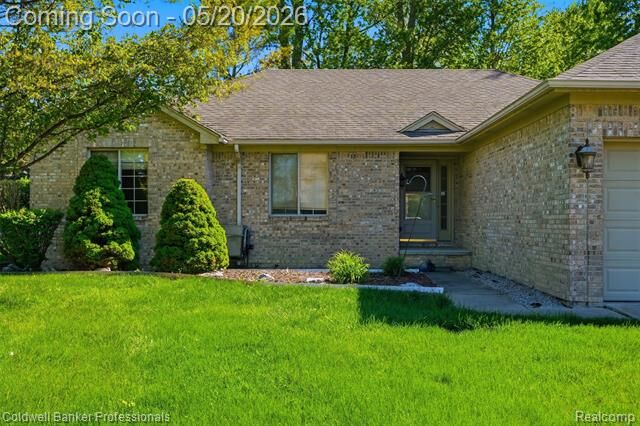 Property Photo:  21527 N Tangel Drive E  MI 48044 