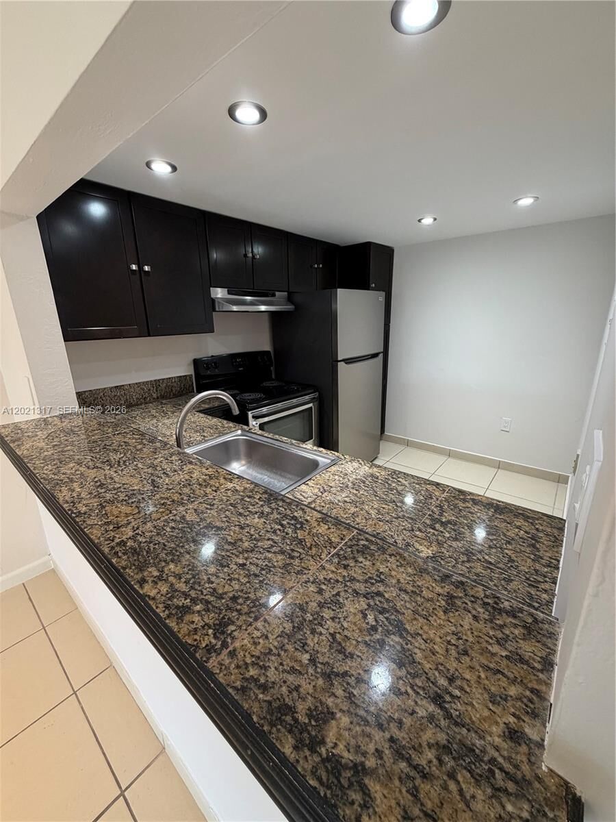 Property Photo:  11201 SW 88th St 102A  FL 33176 