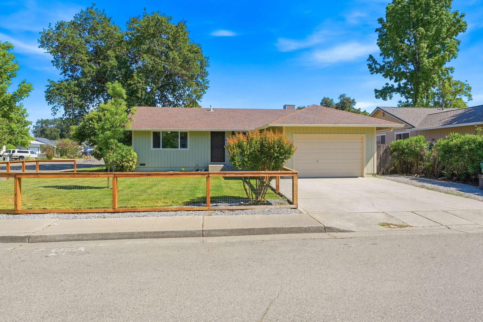 Property Photo: 2885 Iris Street CA 96007