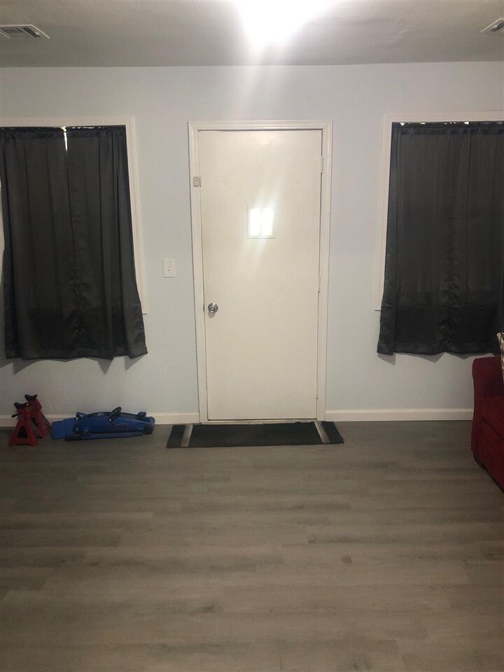 Property Photo:  1224 E Broadway  OK 74023 