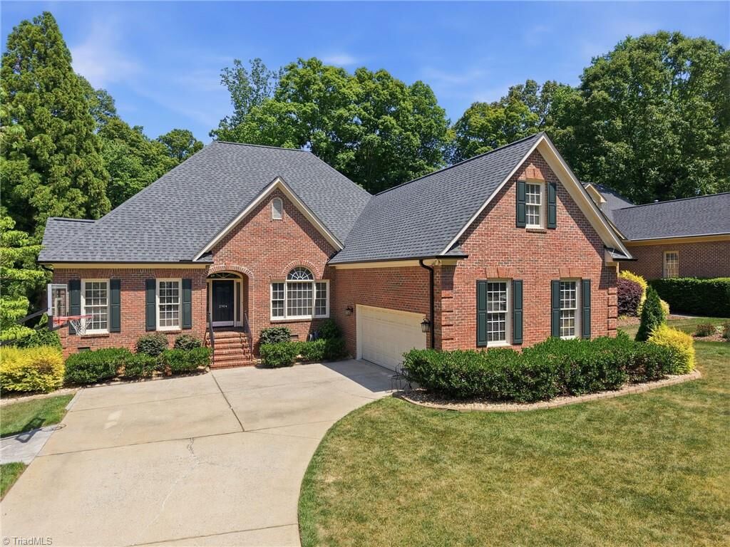 Property Photo:  2904 Willow Oak Drive  NC 27408 