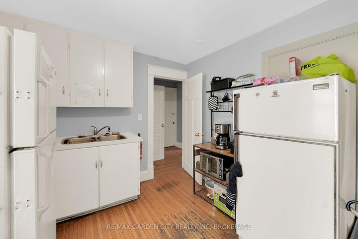 Property Photo:  213 Geneva Street  ON L2R 4P9 