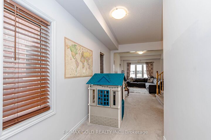 112 Seeley Avenue — photo 1