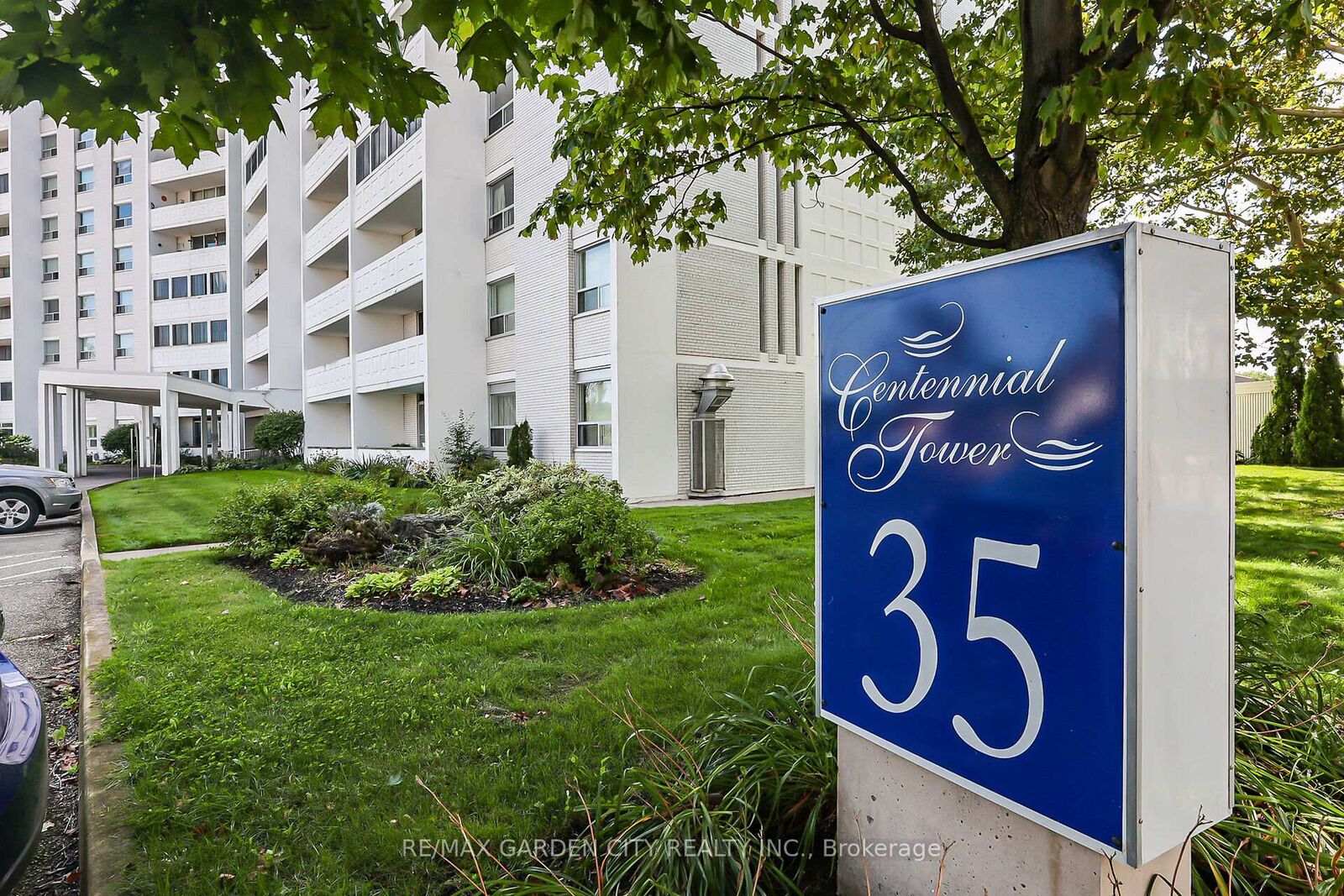 Property Photo: 35 Towering Heights Boulevard 106 ON L2T 3G8