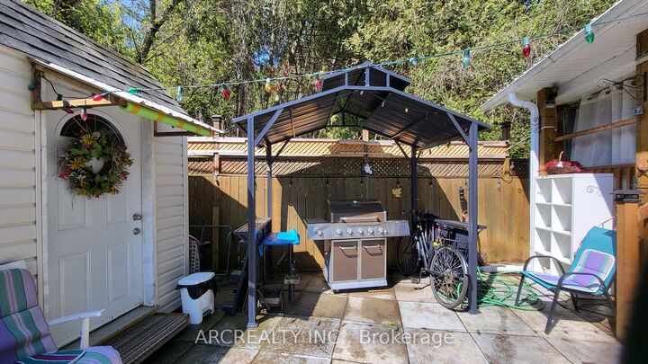Property Photo: 5 Horseshoe Circuit ON L0E 1N0