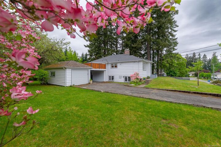 Property Photo: 4342 Glenside Rd BC V9Y 5X1