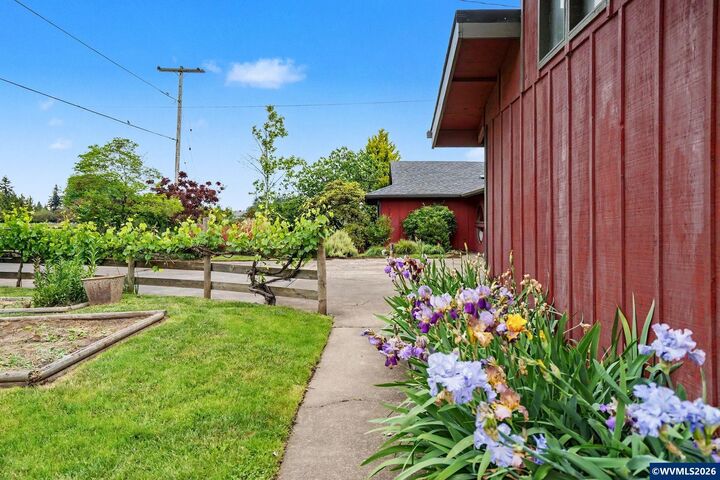 Property Photo:  4175 NE Morning St  OR 97330 