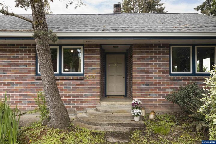 Property Photo:  540 NW 9th St  OR 97128 