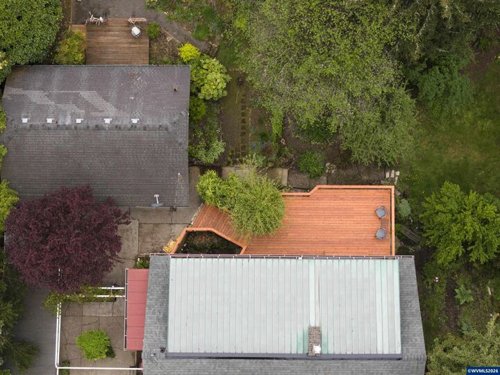 Property Photo:  540 NW 9th St  OR 97128 