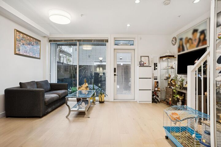 Property Photo: 721 E 26th Avenue BC V5V 2H9
