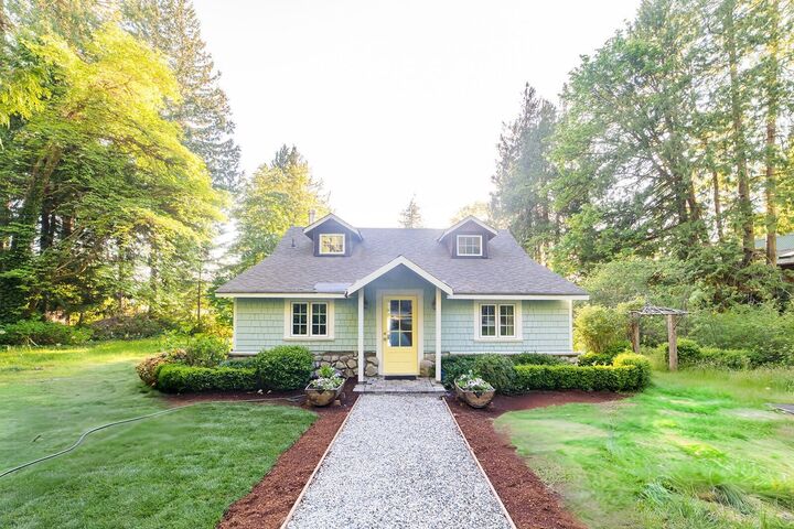 6129 Sechelt Inlet Road — photo 1