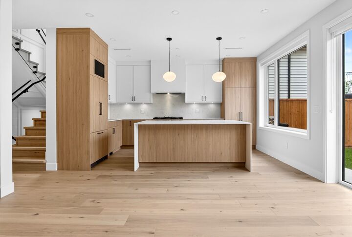 Property Photo:  2741 E 7th Avenue 2  BC V5M 1T8 