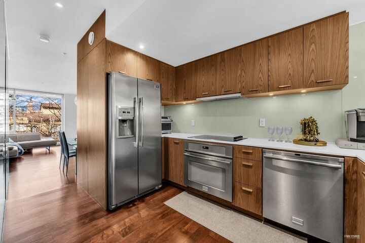 Property Photo: 850 W 8th Avenue 2 BC V5Z 1E2