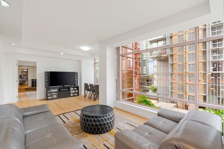 Property Photo:  1500 Alberni Street 1B  BC V6G 3C9 