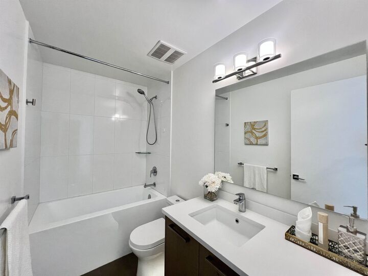 Property Photo: 1588 Johnston Road 1406 BC V4B 0C5