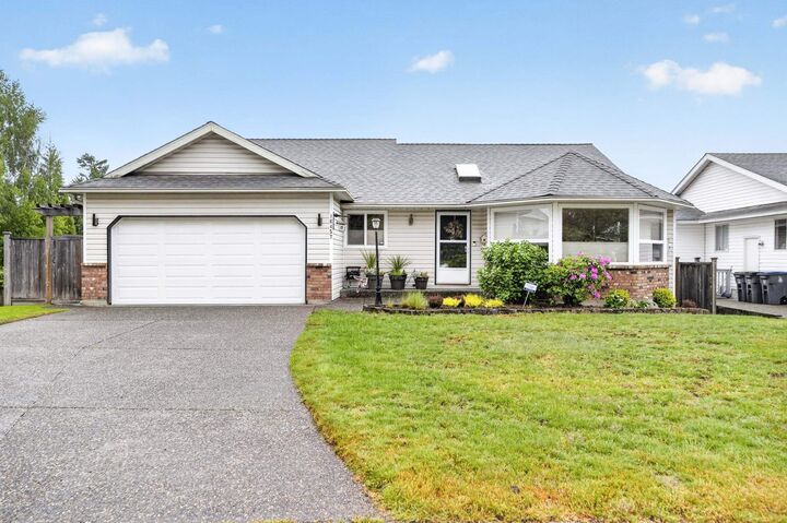 Property Photo:  16457 10A Avenue  BC V4A 8R2 