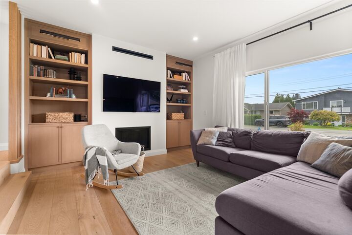 Property Photo:  4894 58 Street  BC V4K 3H5 