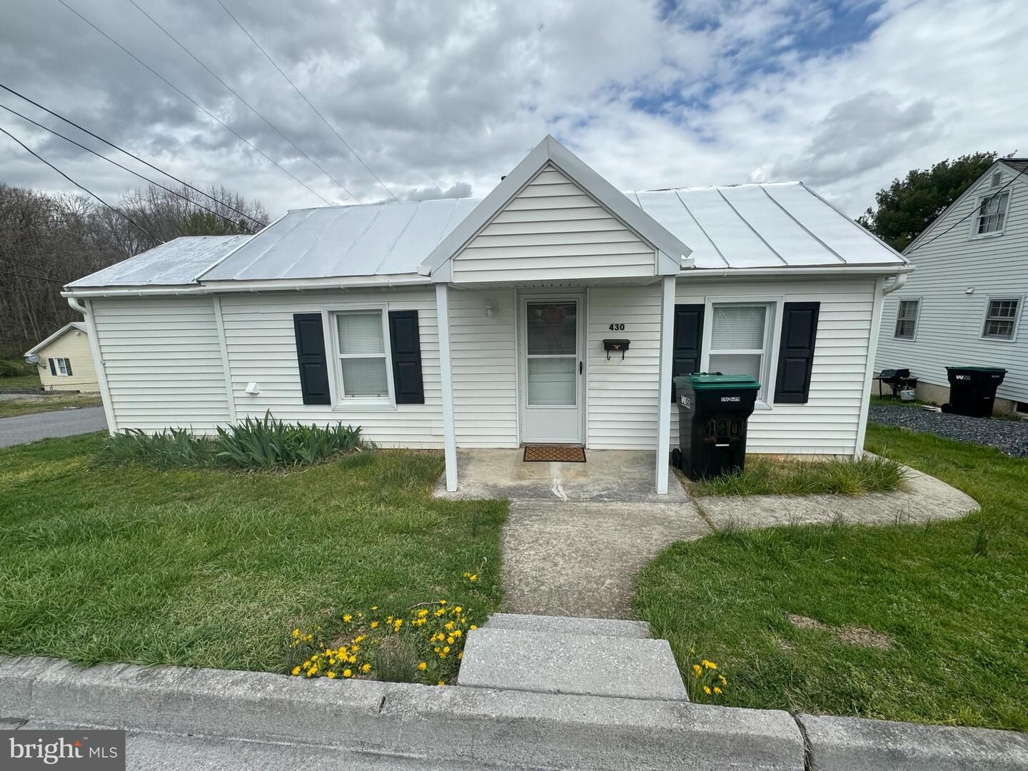 Property Photo: 430 W High Street VA 22664