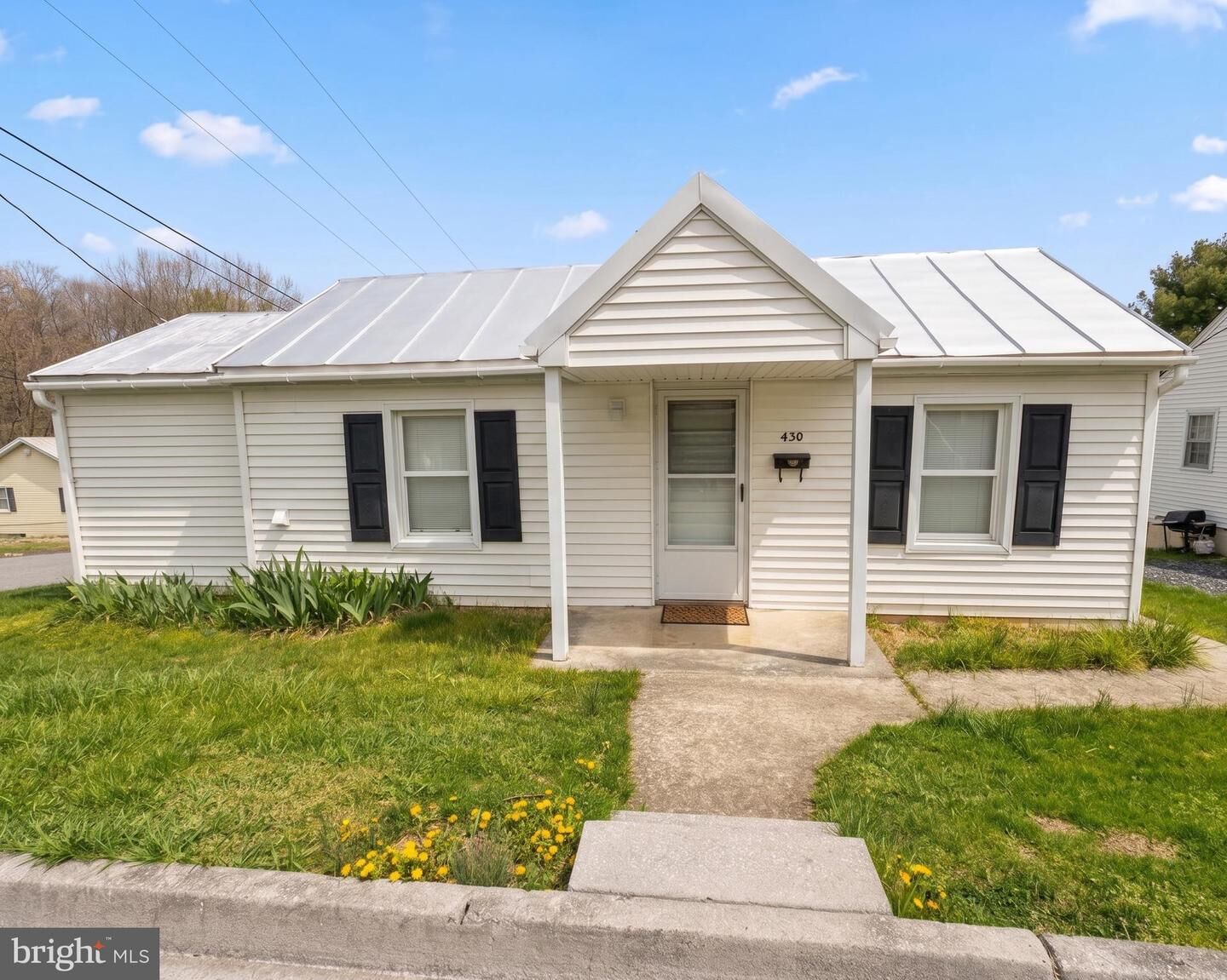 Property Photo:  430 W High Street  VA 22664 