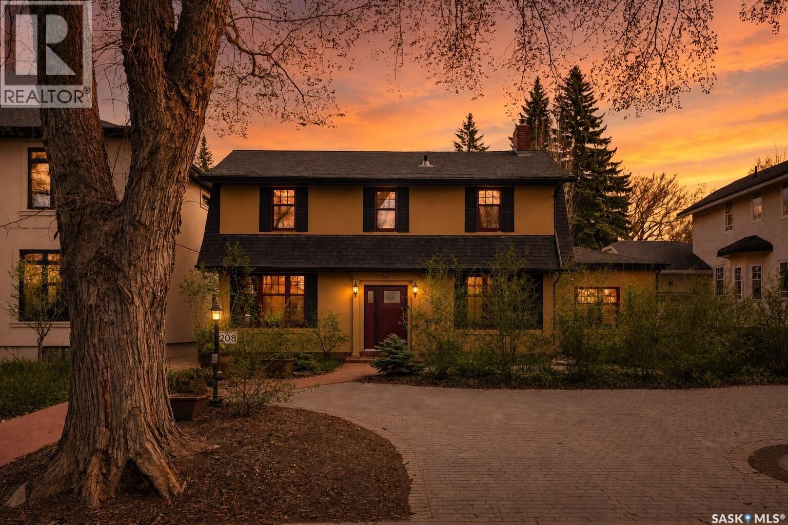 Property Photo: 208 Saskatchewan Crescent W SK S7M 0A5