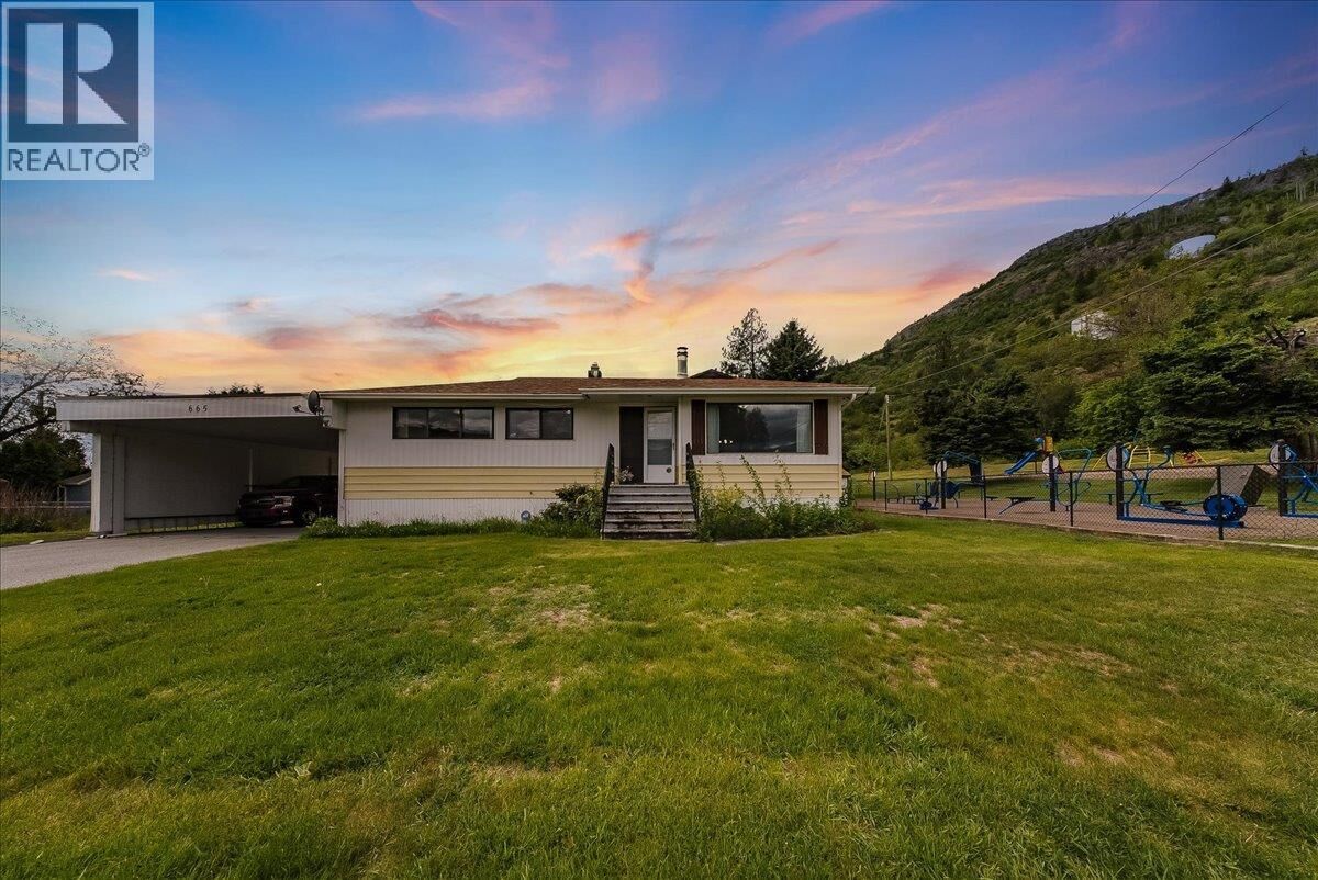 Property Photo:  665 6 Street  BC V0G 1P0 