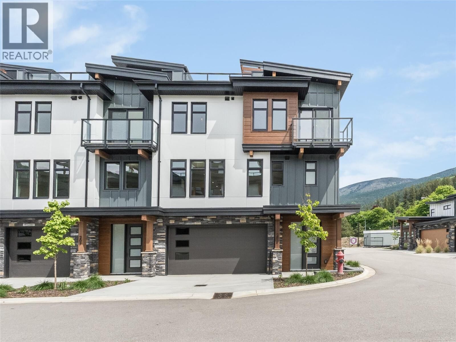 Property Photo:  910 Lakeside Drive 208  BC V1L 6G3 