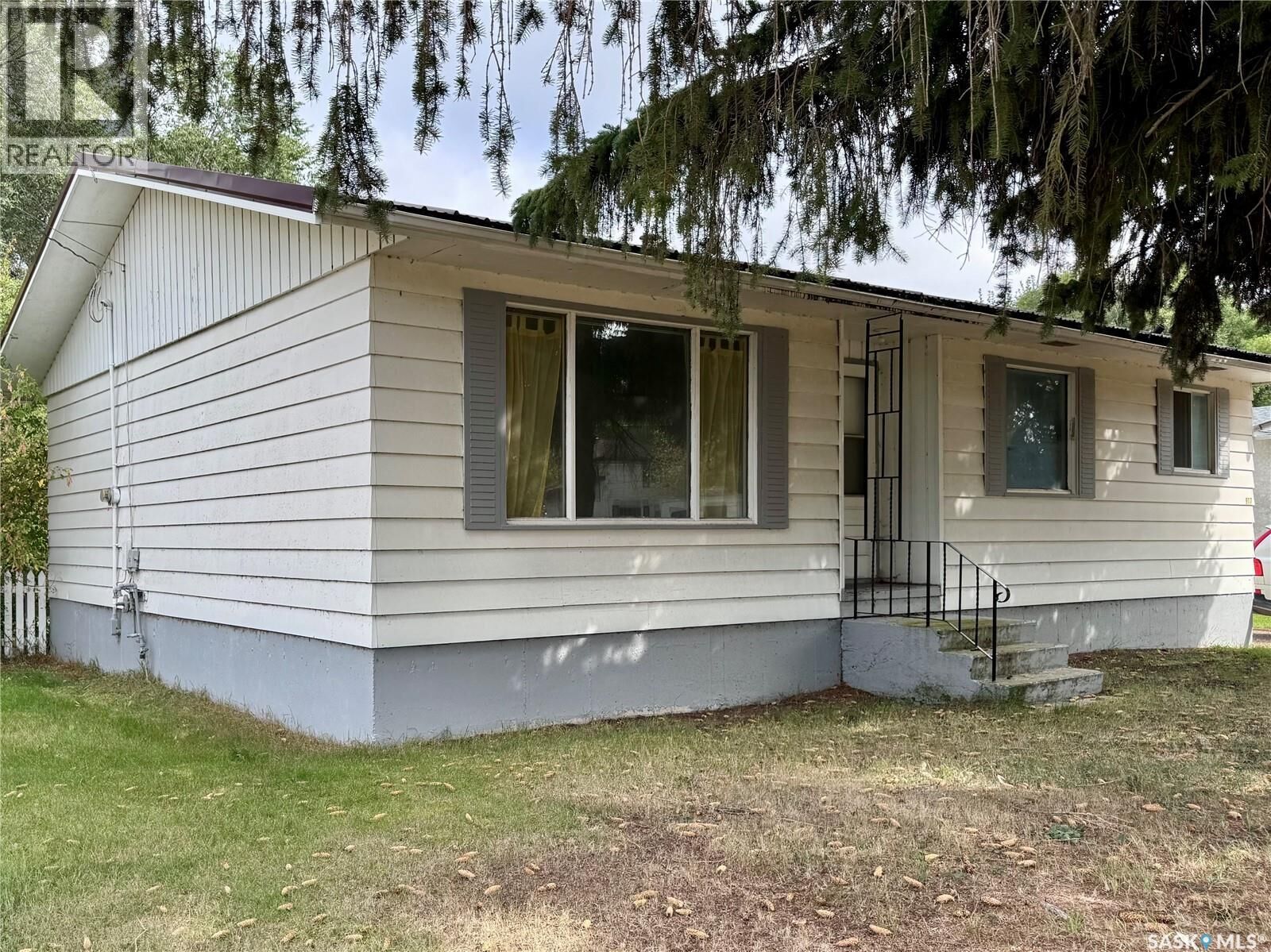 Property Photo:  917 Galt Street  SK S0G 5C0 
