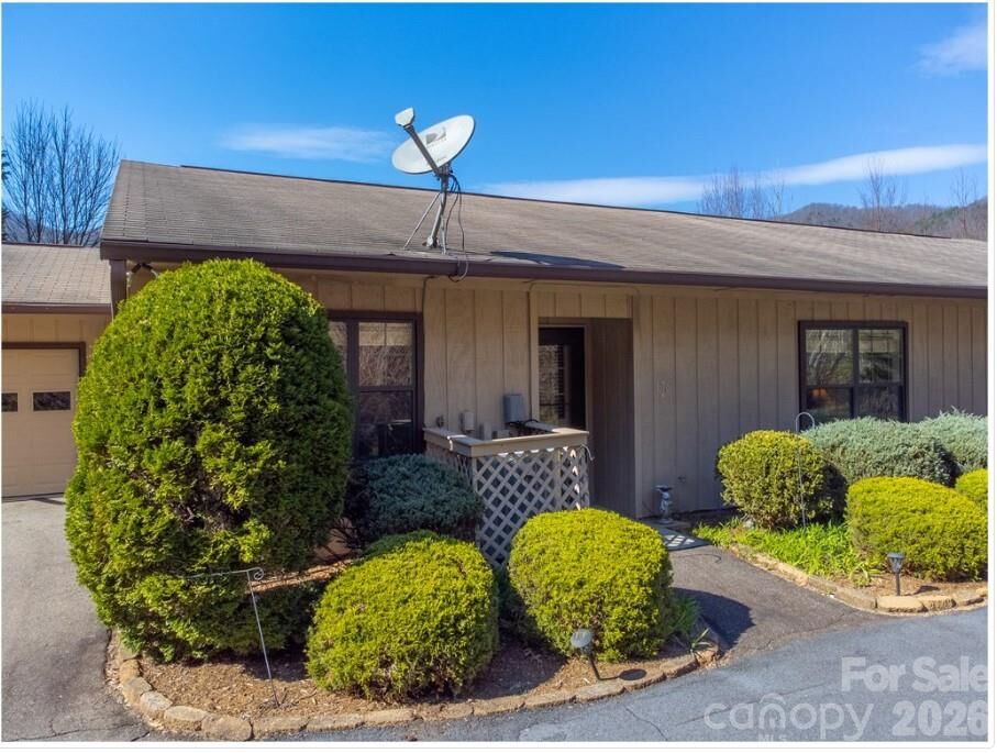 Property Photo:  176 Woodside Villas Drive  NC 28734 
