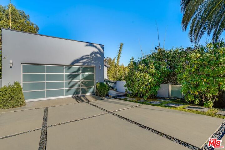Property Photo: 28927 W Beach Ln CA 90265