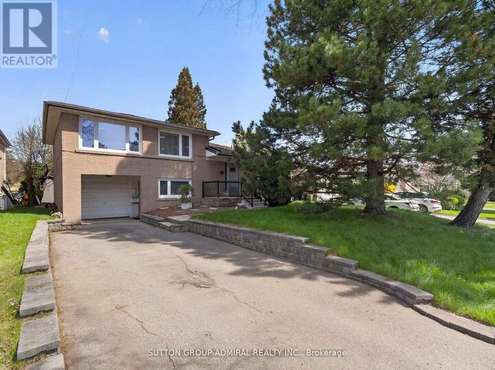 Property Photo: 30 Foxwarren Drive ON M2K 1L3
