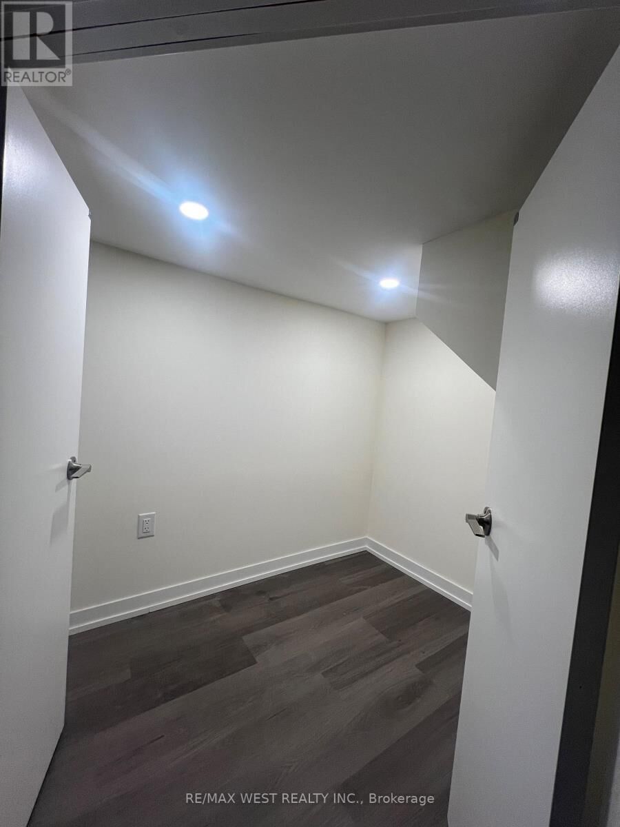Property Photo: 4 Lafleur Court ON L6Y 3L8