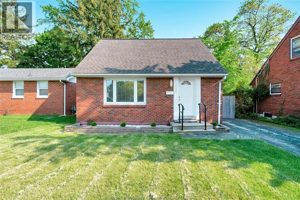 Property Photo:  6633 Wyandotte Street  ON N8S 1P5 