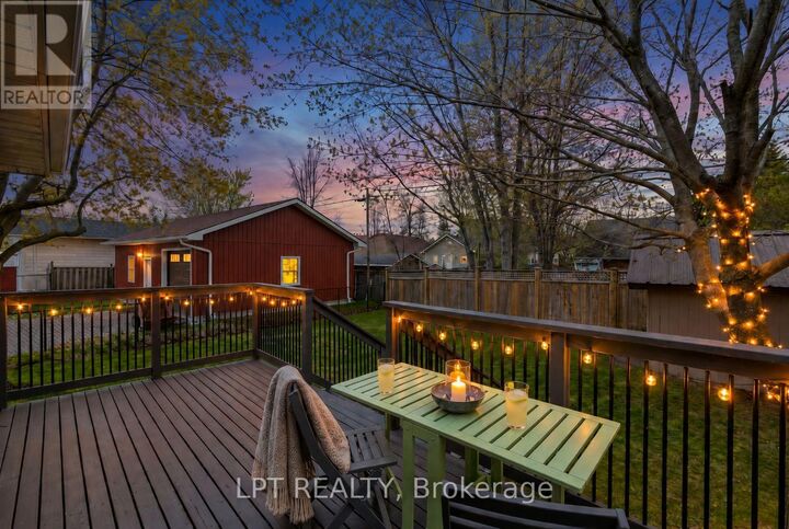 Property Photo:  818 Poplar Avenue  ON L4P 3E9 