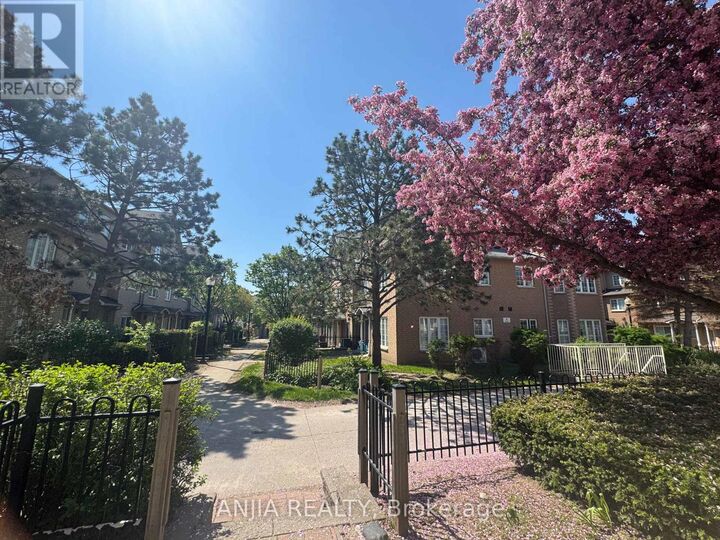 Property Photo:  2 Alpen Way 3  ON L3R 4G1 