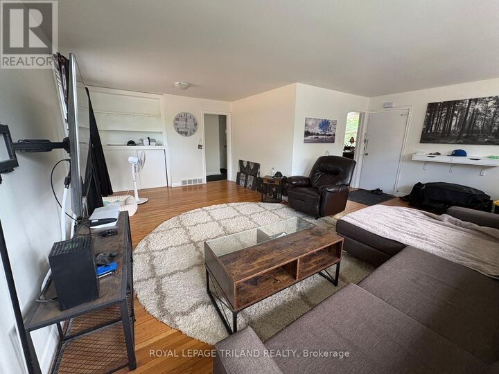 Property Photo:  675 Victoria Street 2  ON N5Y 4C2 