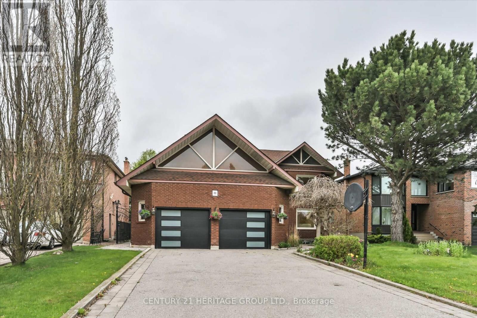 Property Photo: 22 Tannery Court ON L4C 7V4