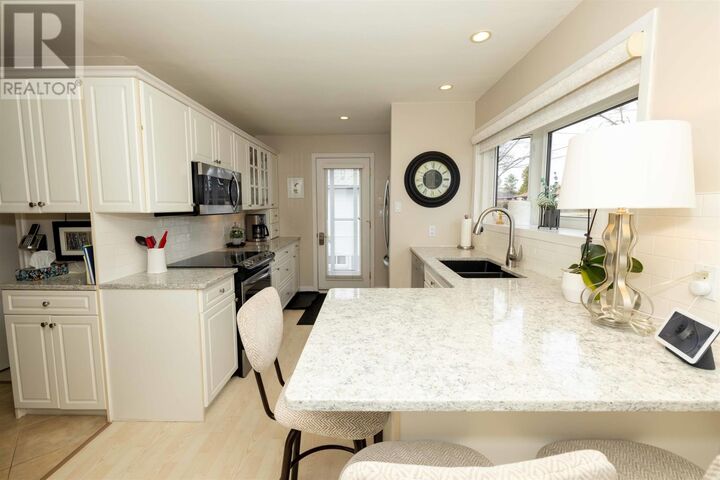 Property Photo:  157 Windsor St  ON P7B 1V2 