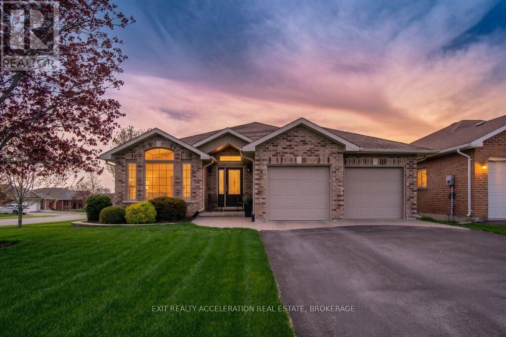 Property Photo:  3 Ashwood Crescent  ON K7R 3L1 