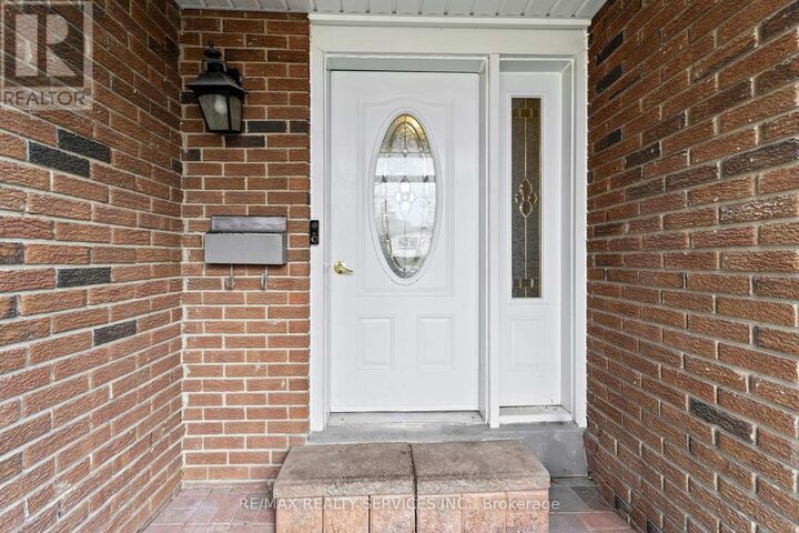 Property Photo: 13 Linkdale Road ON L6V 3A1