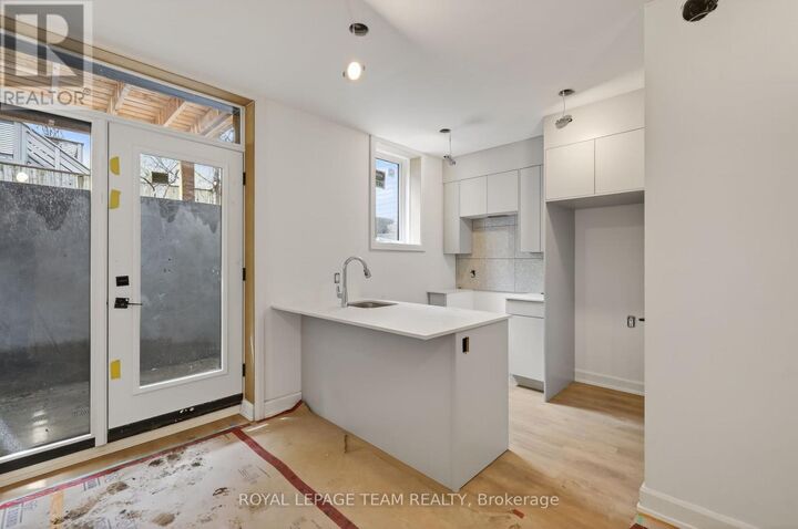 Property Photo: 608 Tweedsmuir Avenue B ON K1Z 5P3