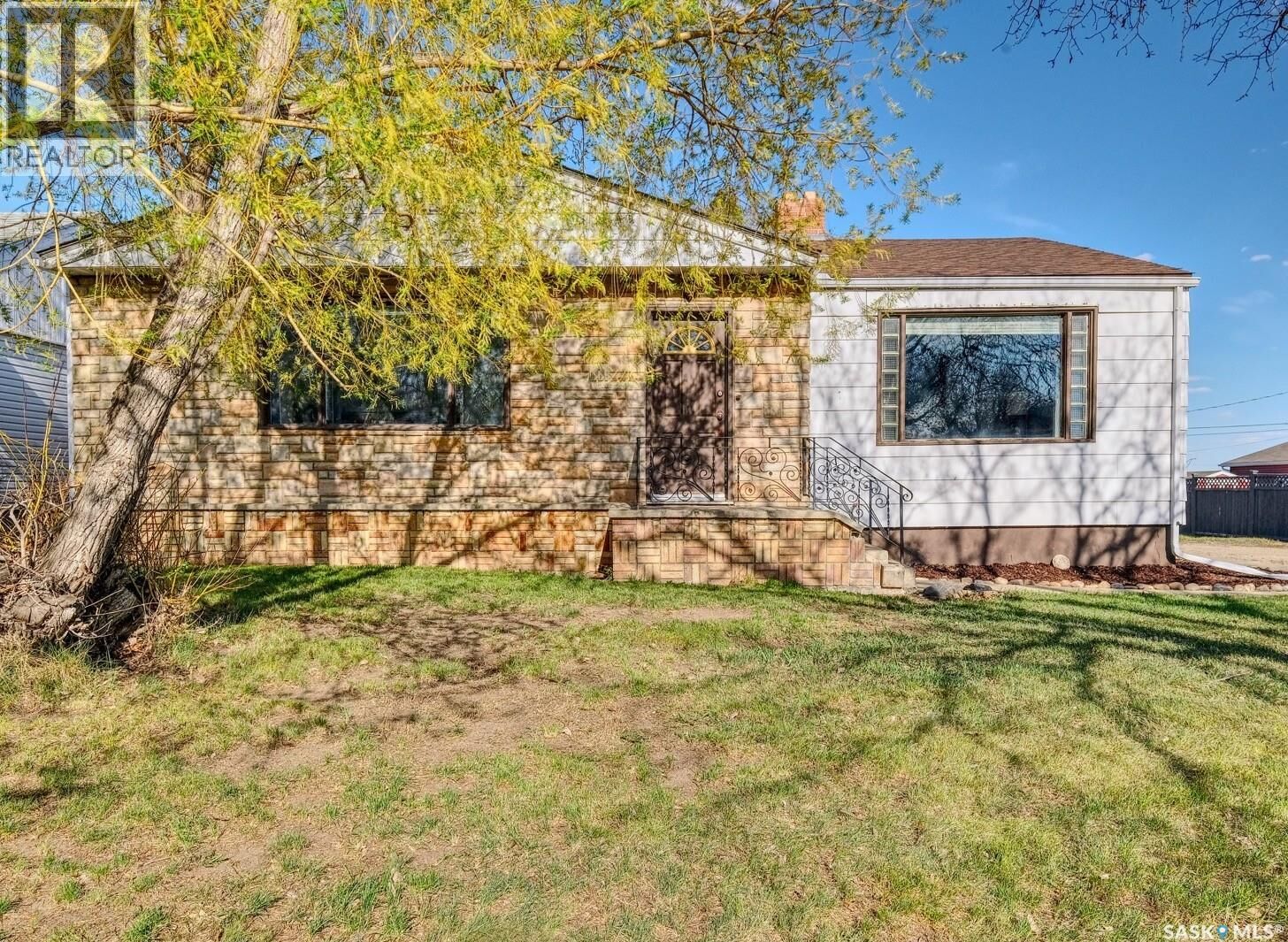 Property Photo:  304 Young Street  SK S0L 2V0 