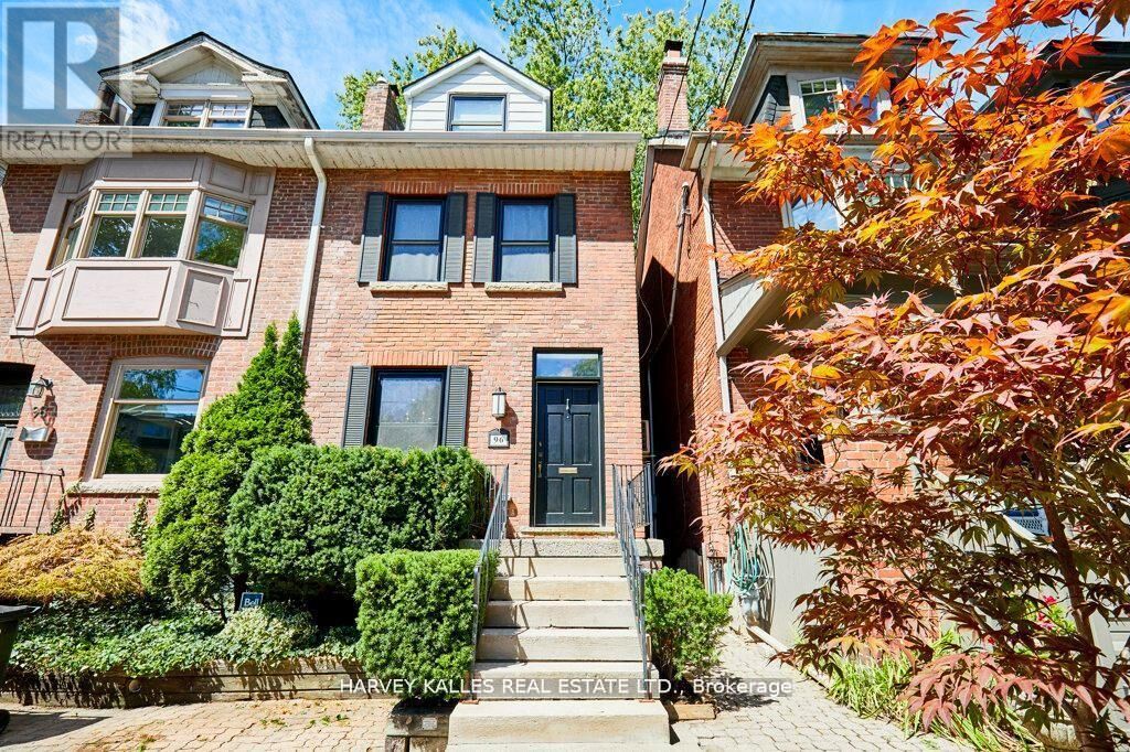 Property Photo:  96 Balmoral Avenue  ON M4V 1J4 