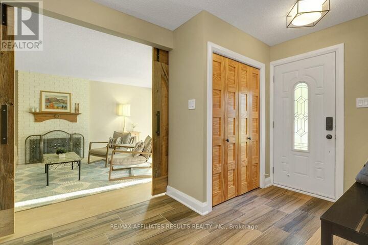Property Photo: 5 Tiffany Crescent ON K2K 1W1