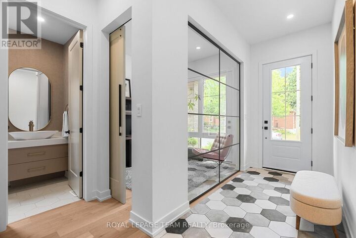 Property Photo:  278 Avondale Avenue  ON K1Z 7G8 