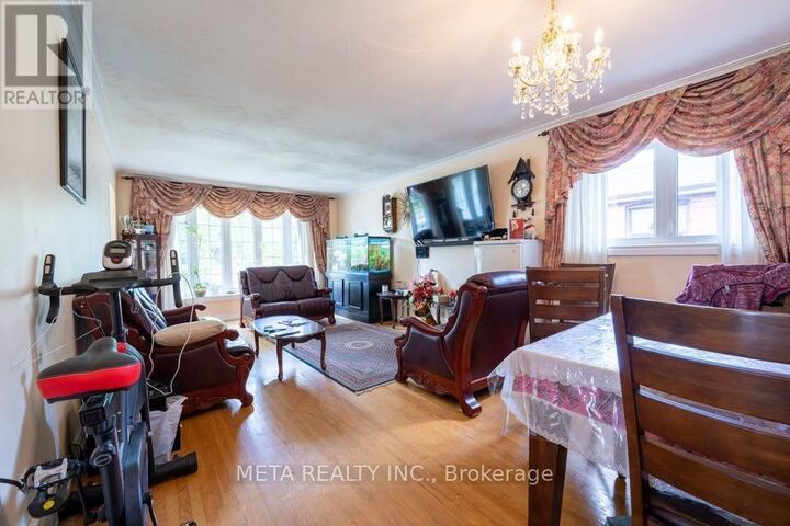 Property Photo: 79 Chestermere Boulevard ON M1J 2Y2