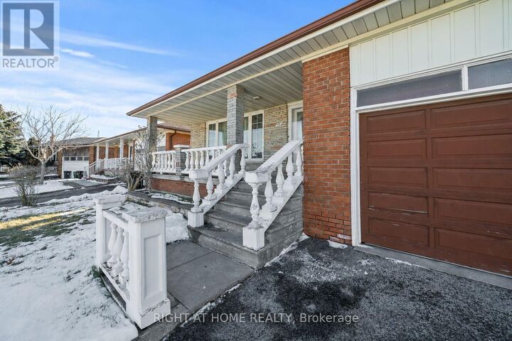 Property Photo:  47 Wheelwright Crescent  ON M3N 1V2 