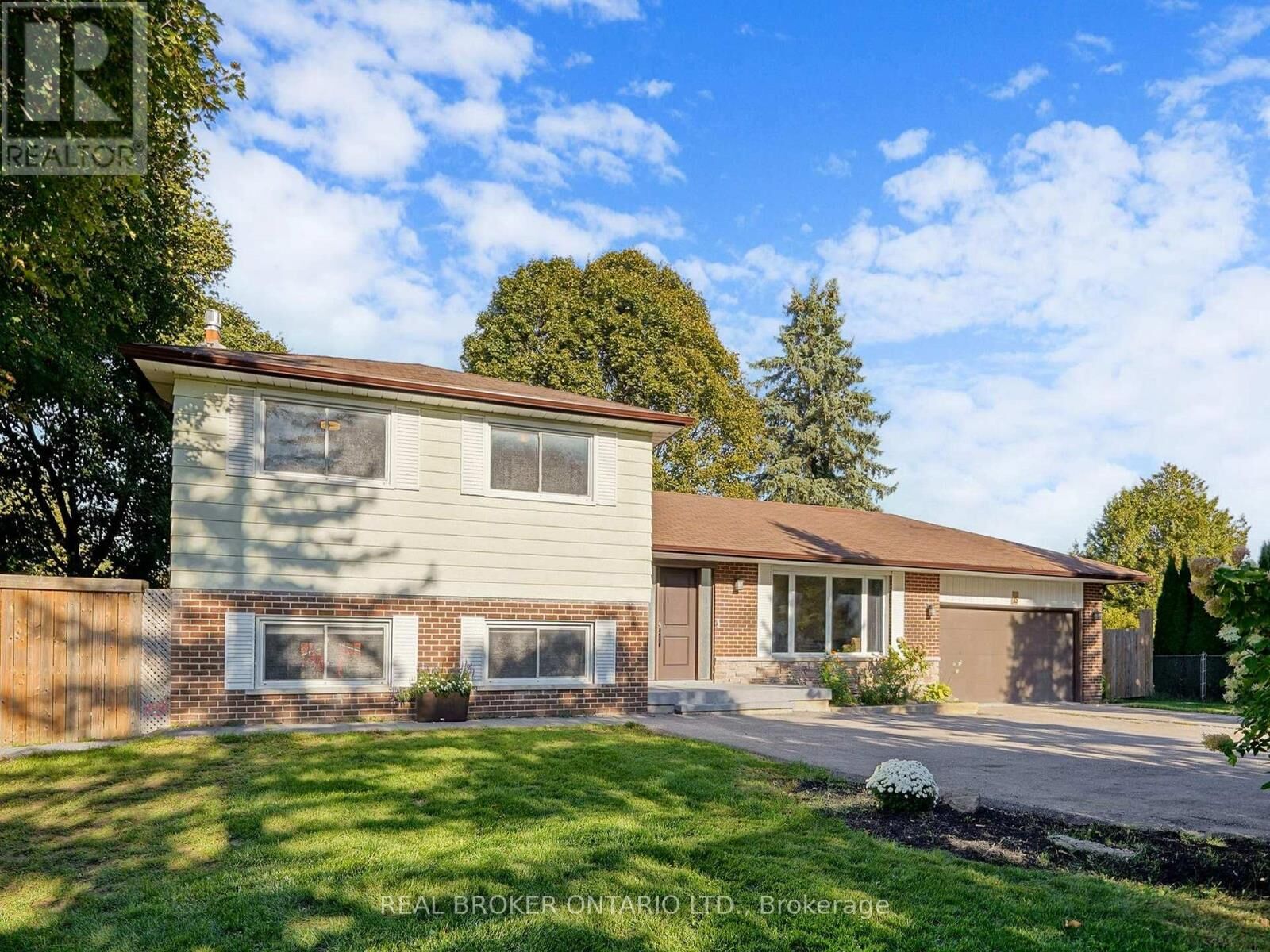 Property Photo:  15 Jasmine Crescent  ON L4A 7X4 