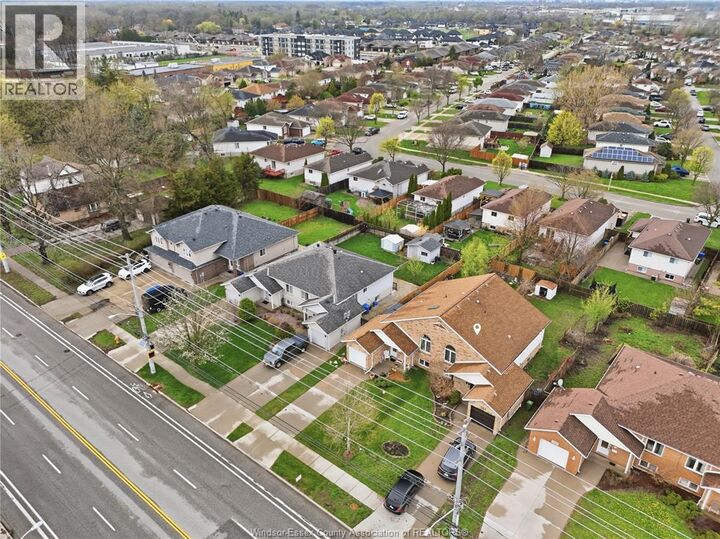 Property Photo:  724 Cabana Road East  ON N9G 1A4 